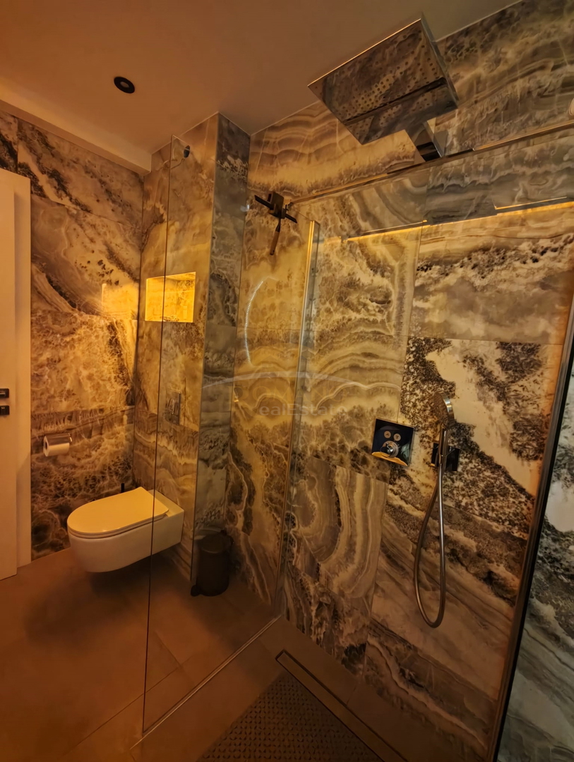 Attico di lusso a Okrug Gornji/Čiovo con terrazza sul tetto